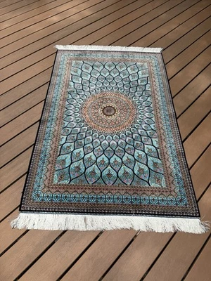 Alfombra de seda de alta calidad colgante en la pared pictórica alfombra de seda persa alfombra 3x5 pies Foto 1 de 4