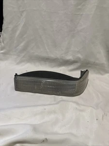 98 JEEP GRAND CHEROKEE 4.0L LEFT DRIVER SIDE TURNSIGNAL LENS - Picture 1 of 8