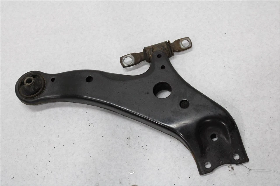 Used Front Right Lower Lower Control Arm Front fits: 2017 Toyota Highlander Fron Foto 1 de 4