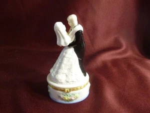 Schmuckschatulle - Braut & Bräutigam tanzend oben, Porzellan, aufklappbar - NEUWERTIG - Bild 1 von 7