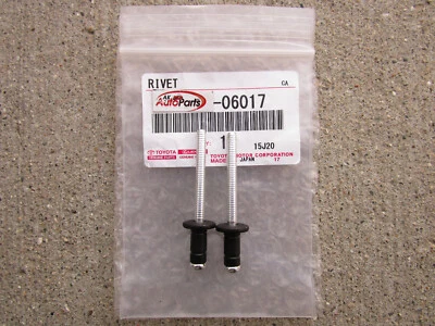 18 - 21 LEXUS LS500 / LS500H CUBIERTA DE PUERTA DE COMBUSTIBLE RETENEDOR REMACHE CLIP CANTIDAD 2 OEM NUEVO Foto 1 de 2