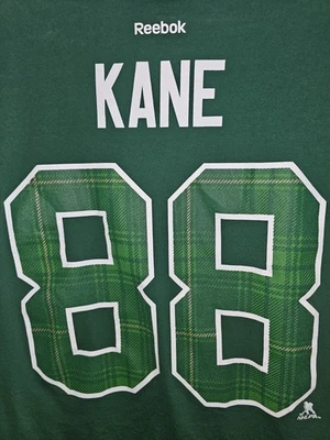 Camiseta Chicago Blackhawks Patrick Kane St. Pattys Mediana Para Hombre Verde Gráfico Logo Foto 1 de 4