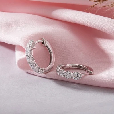 Серьги-кольца с выращенными в лаборатории бриллиантами 1,40 карата круглой огранки серебро 925 пробы - Изображение 1 из 4