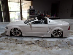 2002 FORD MUSTANG CABRIO JADA TOYS 1:24 DIECAST TOP - Bild 1 von 13
