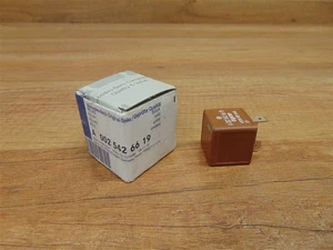 Engine Control Unit Relay Genuine Mercedes W220/W221/SL230 - A0025426619 - Picture 1 of 1