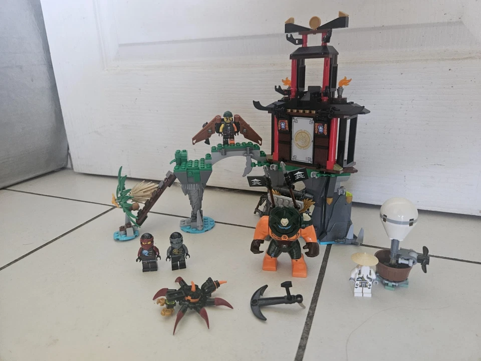lego ninjago 70604 dogshark en trés bon état - Photo 1/1