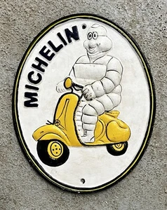 Michelin Man Bibendum on Scooter, London 1952, Gusseisenschild, 10,75” x 8,75” - Bild 1 von 2