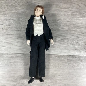 Barbie Twilight Breaking Dawn Teil 1 Edward Cullen in Hochzeitspuppe - schwarzer Anzug - Bild 1 von 7