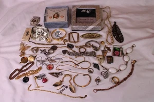 VINTAGE 61-TEILIGES MODESCHMUCK KONVOLUT ANSTECKNADEL BROSCHE RING HALSKETTE ARMBAND + - Bild 1 von 7