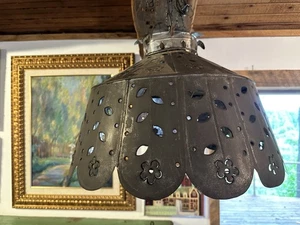 Vtg Punched Tin Primitive Folk Art Hanging Lamp Light Swag Metal Brass WORKS!! - Bild 1 von 8