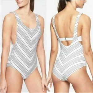 NWT Athleta Chevron High-Leg One-Piece Swimsuit White SIZE 36 D/DD - Picture 1 of 6