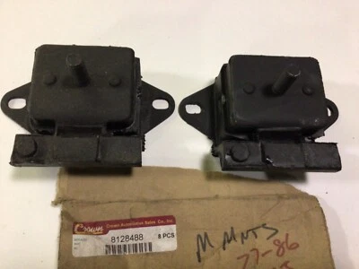 Пара креплений двигателя для скремблера NOS Crown Automotive 77 CJ5 CJ7 J10 8128488 - Изображение 1 из 4