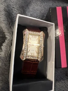 Ladies Watch, Unbranded Might Need New Batteries Putting In - Picture 1 of 6