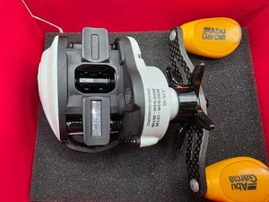 Abu Garcia Revo X HS LP Baitcastrolle 7,3:1 Übersetzung - Bild 1 von 13