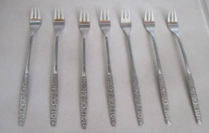 7 Oneida MONTAGE Embossed Floral 6" Cocktail/Seafood Forks Rogers/Oneida Set/7 - Picture 1 of 4