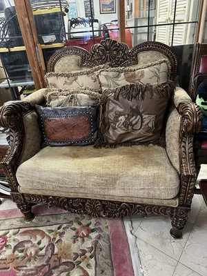 Lujo Formal Tradicional Rojo Oscuro Caoba con Antiguo Juego de Salón Dorado Foto 1 de 4