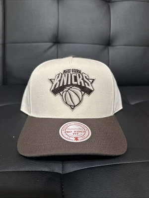 Mitchell & Ness NBA SnapBack New York Knicks Crema Marrón Nuevo Sombrero Foto 1 de 4