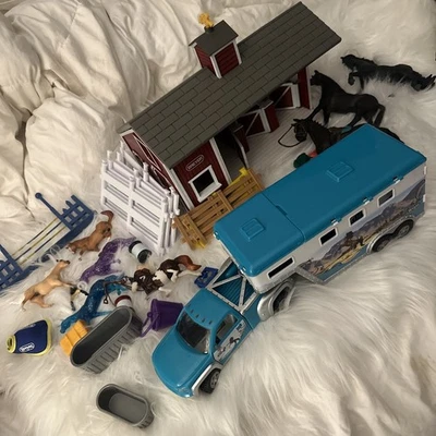Bundle lot BREYER horse Barn & Retired Truck & Trailer,  excellent condition - Image 1 of 4