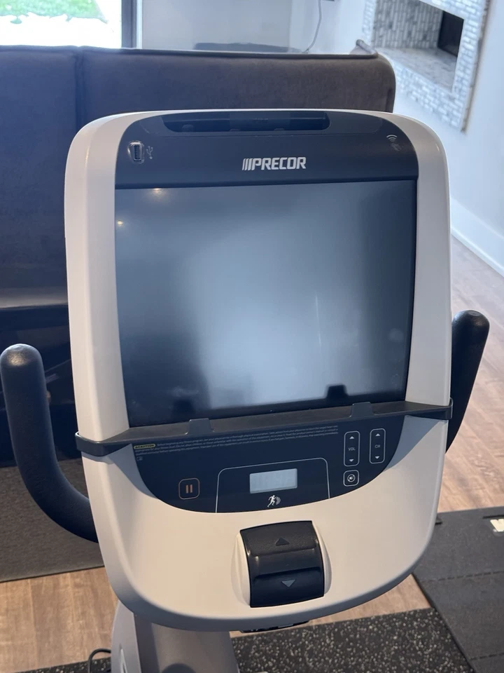 Bicicleta reclinada Precor RBK 815 con consola Experience -  Foto 1 de 4