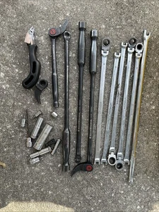 (i2) Broken Lot Of Misc Tools, GearWrench, Pry Bars, Mountain, Sockets, Etc P/R - Picture 1 of 7