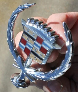 CADILLAC CAPUCHA ADORNO EMBLEMA APERTURA REDONDA Años Desconocidos - Imagen 1 de 12