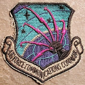 USAF COMMUNICATIONS COMMAND PATCH - SUBDUED: SCOTT AFB, IL: MILITARY VINTAGE - Bild 1 von 2