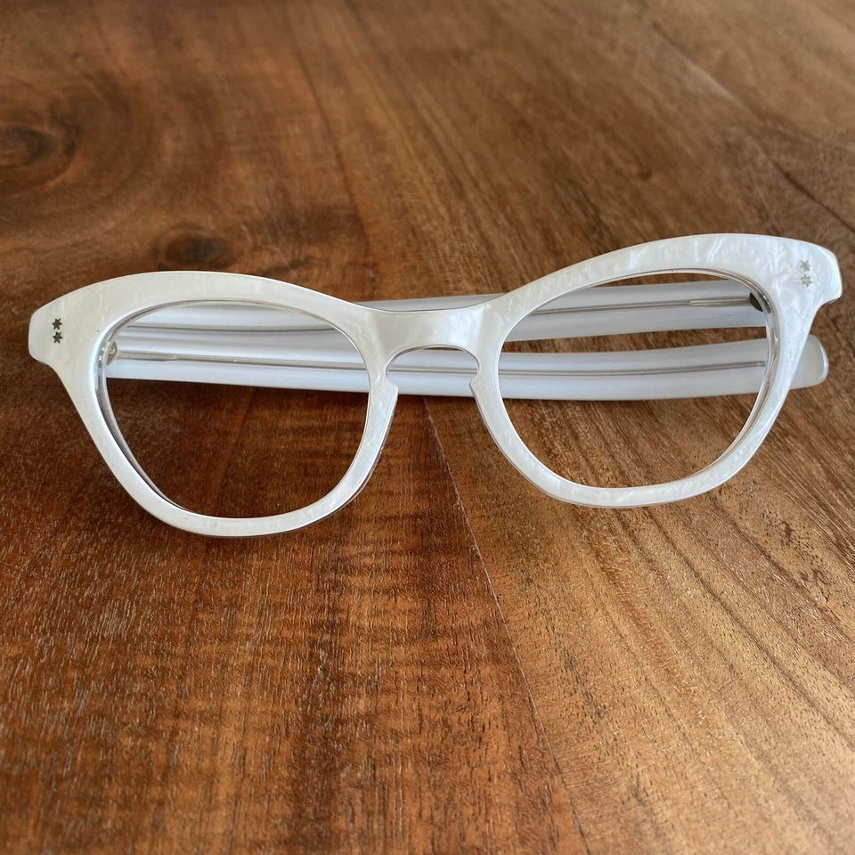 MCM Vintage Años 60 Blanco Perlado Marco Ojo de Gato Nuevo de Lote Antiguo Anteojos Sin Usar De Colección Foto 1 de 4