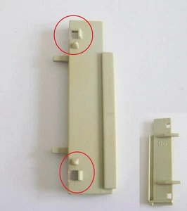 PLAYMOBIL (B33c22) WESTERN - Charnière Droite Gris Sheriff 3423 Cassée Jaunie - Imagen 1 de 1