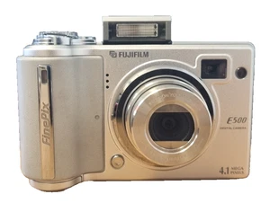 Cámara digital Fujifilm FinePix E500 4,1 MP - plateada (i 20) - Imagen 1 de 7