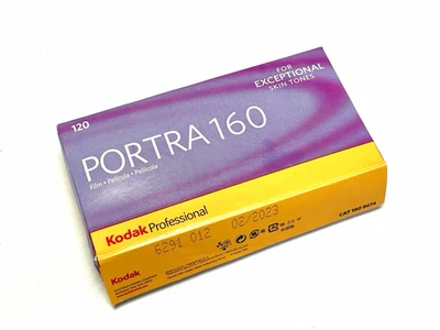 Película Kodak Portra 160 color negativo 120, 5 rollos, caducada 23/02, almacenada en frío Foto 1 de 4