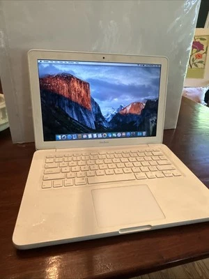 Apple Macbook Unibody A1342 13” Intel Core 2 Duo 2.26GHz 4GB RAM 250GB 2009 Box - Image 1 of 4