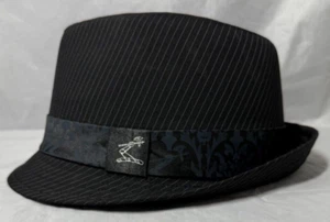 Hennessy schwarzer Herren Nadelstreifen Fedora kleine Krempe Hut Größe S/M - Bild 1 von 8
