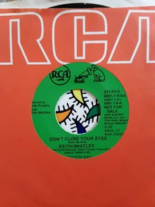 KEITH WHITLEY-Don't Close Your Eyes 7" 45 RPM (DJ PROMO) (MINT) 1988 Country RCA - Picture 1 of 2