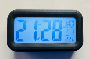 LED Wecker Digitaler Alarm Wecker Datum Temperatur Schlummerfunktion Tischuhr - Bild 1 von 6