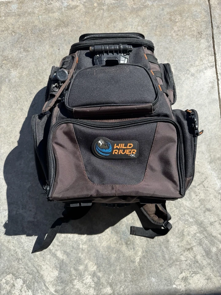 Mochila iluminada CLC Tackle Tek Nomad XP con sistema de carga USB sin caja de aparejos Foto 1 de 4