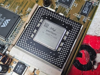 Intel Pentium MMX 266MHz Tillamook, Socket 7, 1.9V, SL2Z4, FV80503266, Working - Image 1 of 4