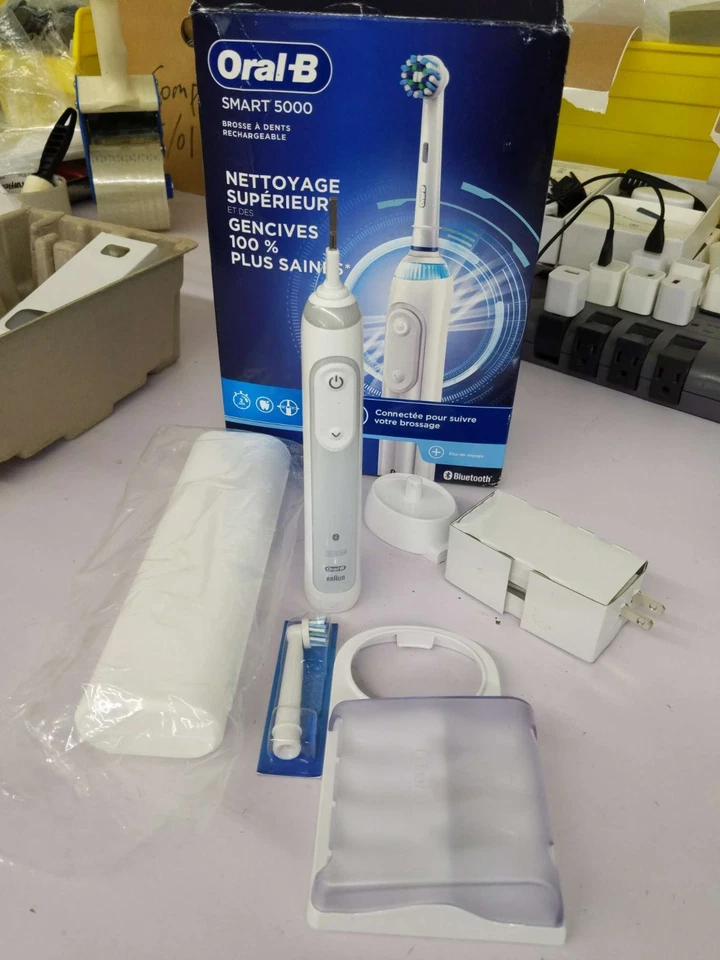 NUEVO Cepillo de dientes eléctrico Oral-B 5000 SmartSeries blanco alimentado por Braun-EXCELENTE Foto 1 de 1
