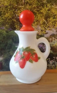 Espuma de baño vintage de fresas y crema, Avon. Vaso de leche vacío 4 fl oz vacío - Imagen 1 de 4