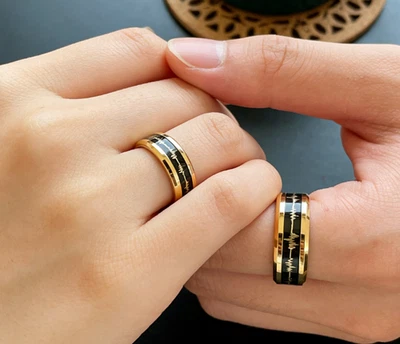 Anillo de banda unisex tamaño EE. UU.: acero inoxidable dorado y tungsteno Foto 1 de 4