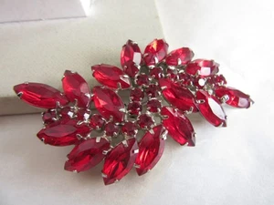 Vintage dark red Marquise shaped rhinestones design pin - Picture 1 of 6