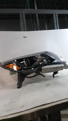 Luz de direção usada serve: 2020 Nissan Pathfinder para-choque de neblina montado à direita e - Imagem 1 de 4