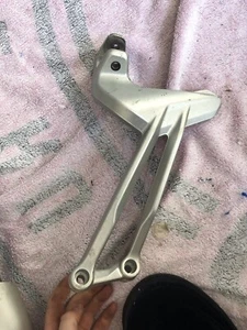 DUCATI MULTISTRADA 1200 TOURING RIGHT HAND PASSENGER FOOTREST BRACKET 82432621A - Bild 1 von 2