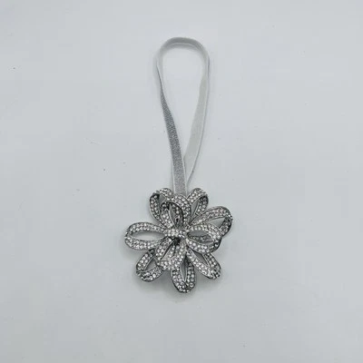 Corbatas plateadas estrás lazo caja topper edición limitada Foto 1 de 4