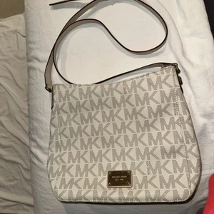 Bolso Bandolera Michael Kors Jet Set Grande - Marrón Vainilla Tostado - Imagen 1 de 11