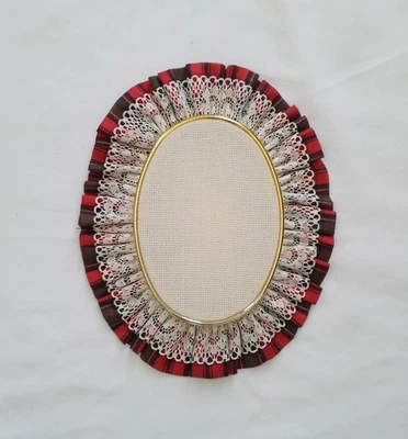 Vintage The Needle Crafter Aida Embroidery Oval Hoop Christmas Fabric & Lace - Image 1 of 4