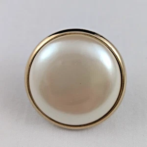 Clip de anillo bufanda vintage tono dorado con cabujón de perlas de imitación grande 1 1/8" - Imagen 1 de 5