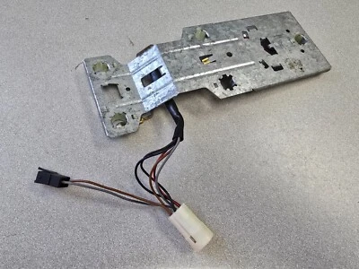 PLACA SOPORTE BOMBILLA TRASERA IZQUIERDA ORIGINAL USADA PORSCHE 944 951 Foto 1 de 4