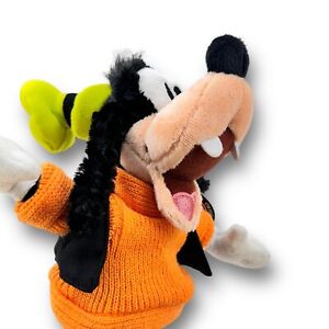 Walt Disney Classic Goofy! 9” Plush Stuffed Animal NWT