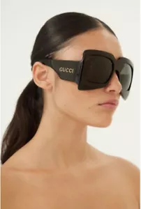 Occhiali da sole Gucci Mask GG1243S nero grigio sfumato oro - Foto 1 di 5