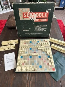 Juego de mesa familiar Scrabble DeLuxe 1973 vintage con tocadiscos completo - Imagen 1 de 13